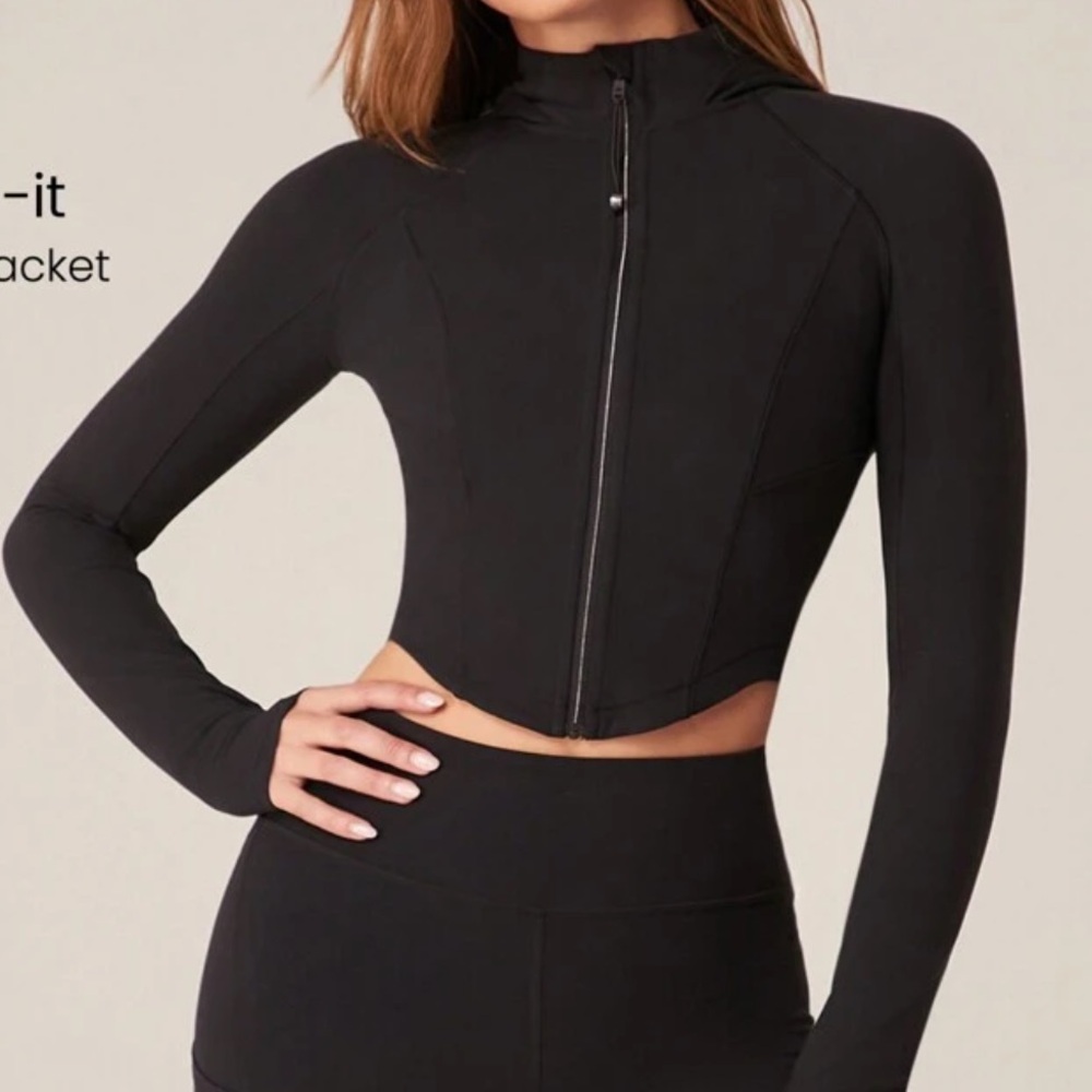 GLOWMODE FeatherFit™ Cropped Curve Hem Zip-Up Hooded Jacket